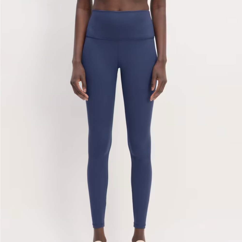 🚨MINOR FLAW🚨Everlane Perform Leggings in Ocean Blue
